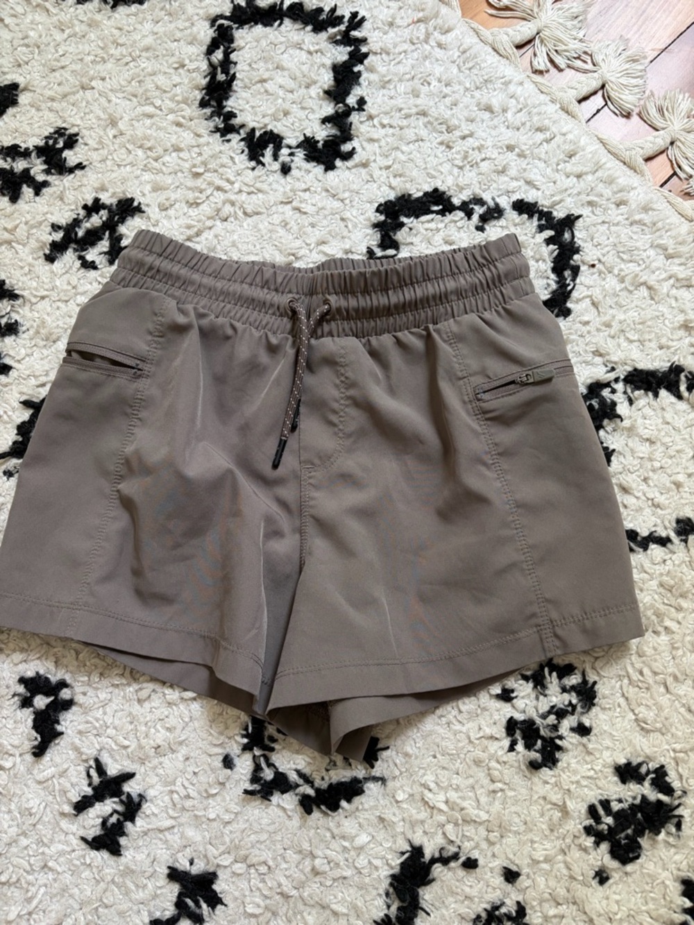Old Navy Lightweight Taupe Athletic Shorts with Zipper Pockets
